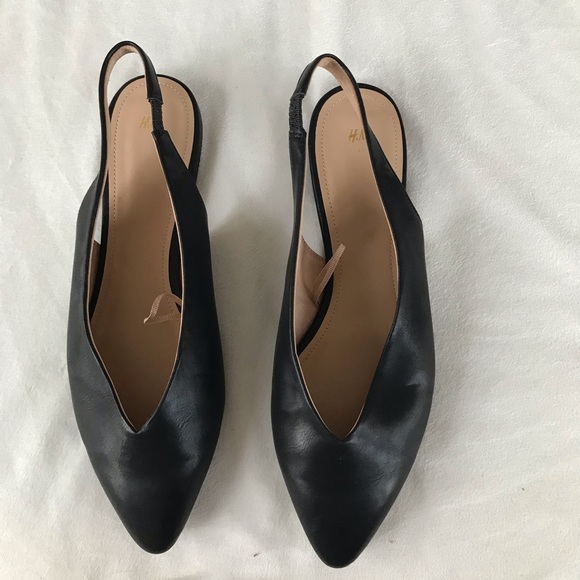 Like New H&M Point Toe Flats Size 41 (10) - Picture 2 of 4